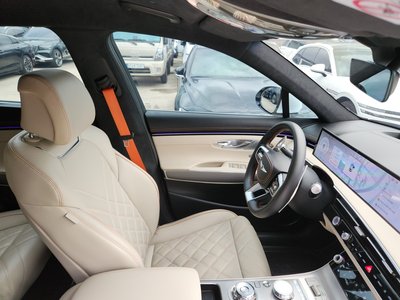 صورة 9 لـ 2024 Genesis GV70