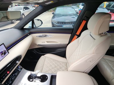 صورة 8 لـ 2024 Genesis GV70