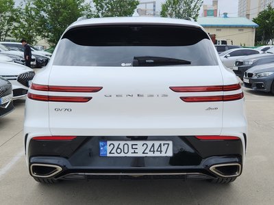 صورة 3 لـ 2024 Genesis GV70