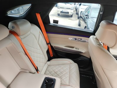 صورة 10 لـ 2024 Genesis GV70