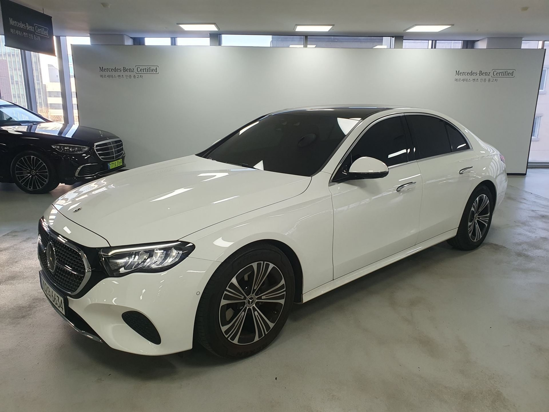 MERCEDES-BENZ E-CLASS - View 1