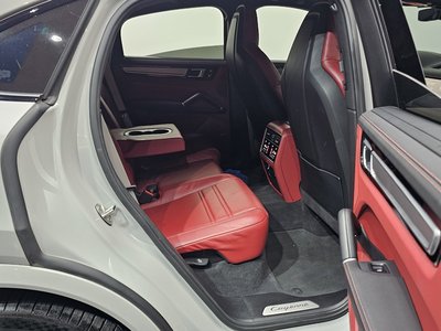 2022 Porsche CAYENNE thumbnail 17