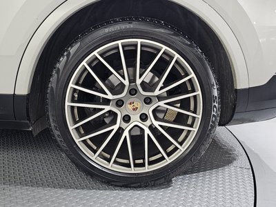 2022 Porsche CAYENNE photo 8