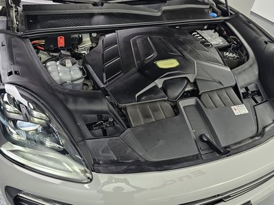 2022 Porsche CAYENNE photo 7