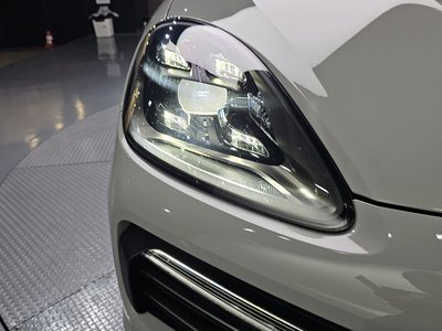 2022 Porsche CAYENNE photo 9
