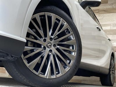 صورة مصغرة 33 لـ 2023 Lexus RX