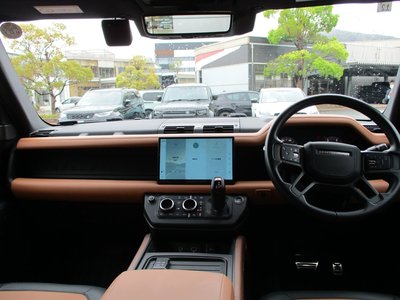 LAND ROVER DEFENDER - 2