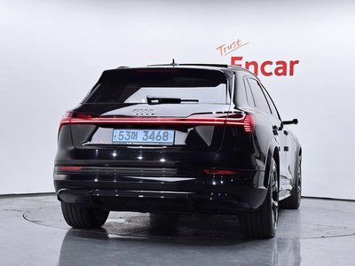 2023 AUDI E-TRON photo 4