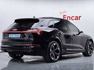 2023 AUDI E-TRON photo 3