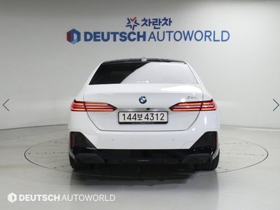 2025 BMW 5 SERIES photo 3