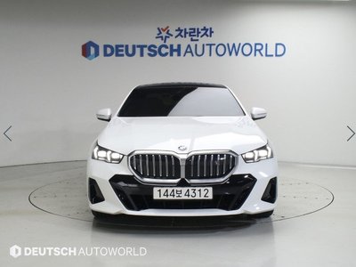 2025 BMW 5 SERIES photo 2