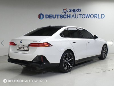 2025 BMW 5 SERIES photo 5
