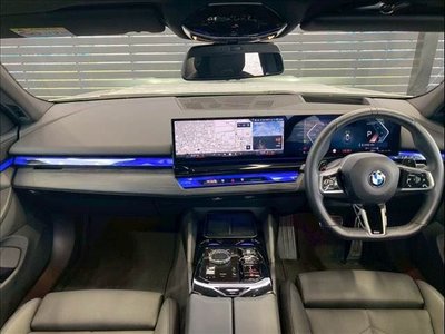 2024 BMW 5 SERIES SEDAN 照片 2