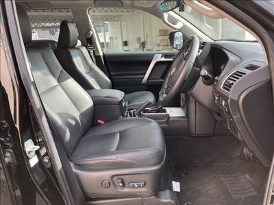 TOYOTA LAND CRUISER PRADO - 10