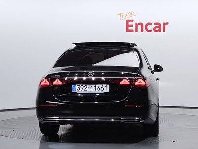 MERCEDES-BENZ E-CLASS - 4