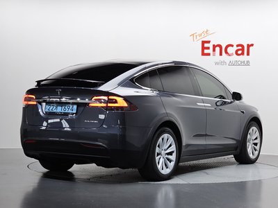 TESLA MODEL X - 3