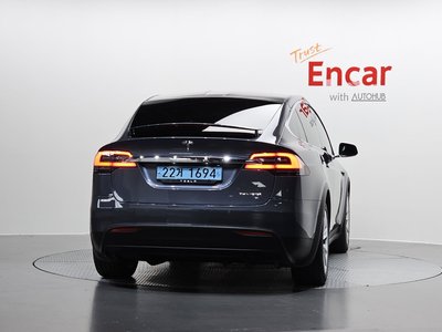 TESLA MODEL X - 4