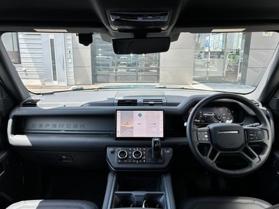 LAND ROVER DEFENDER - 2