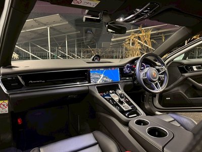 PORSCHE PANAMERA - 10