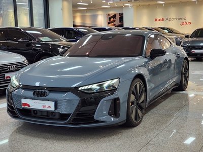 AUDI E-TRON GT - 1