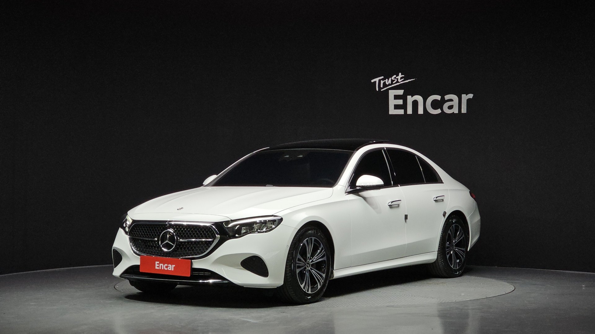 MERCEDES-BENZ E-CLASS - View 1