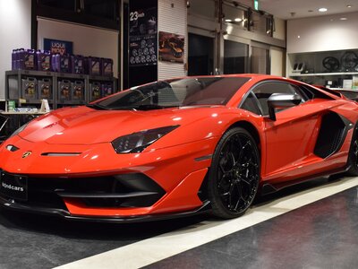 LAMBORGHINI AVENTADOR