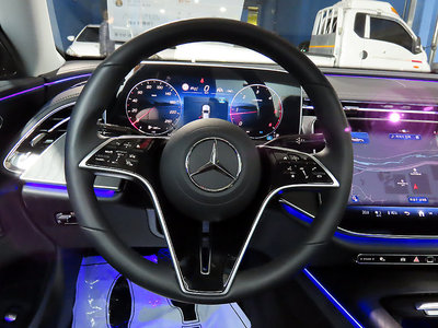 MERCEDES-BENZ E-CLASS - 8