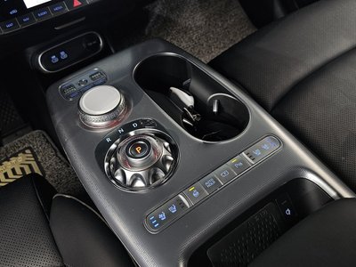 2022 Genesis GV60 thumbnail 12