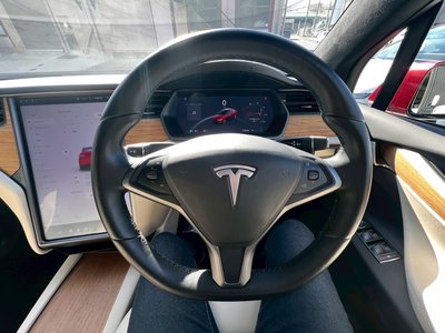 TESLA MODEL X - 9