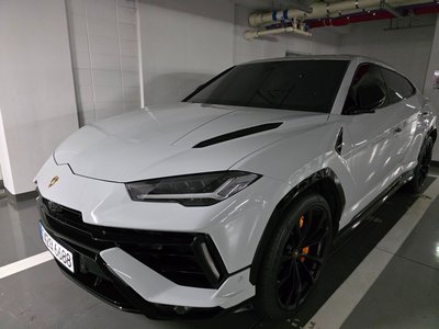 LAMBORGHINI URUS - 2