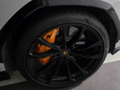 LAMBORGHINI URUS - 9