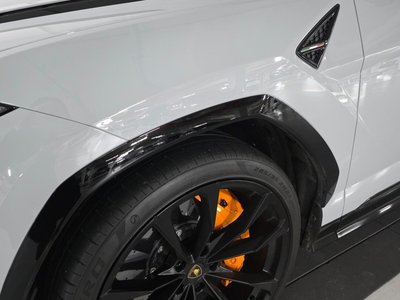 LAMBORGHINI URUS - 8