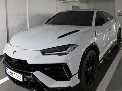 LAMBORGHINI URUS - 3