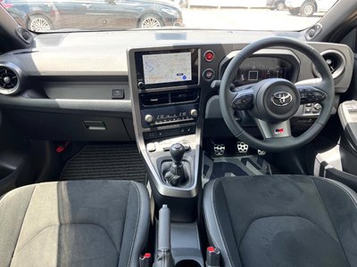 TOYOTA YARIS - 2