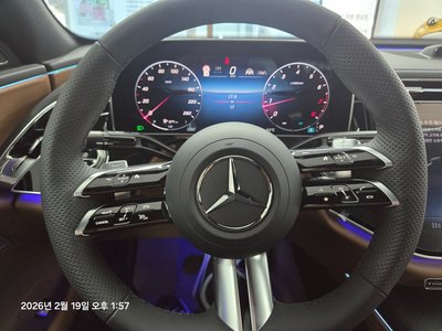 MERCEDES-BENZ E-CLASS - 9