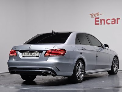 MERCEDES-BENZ E-CLASS - 3