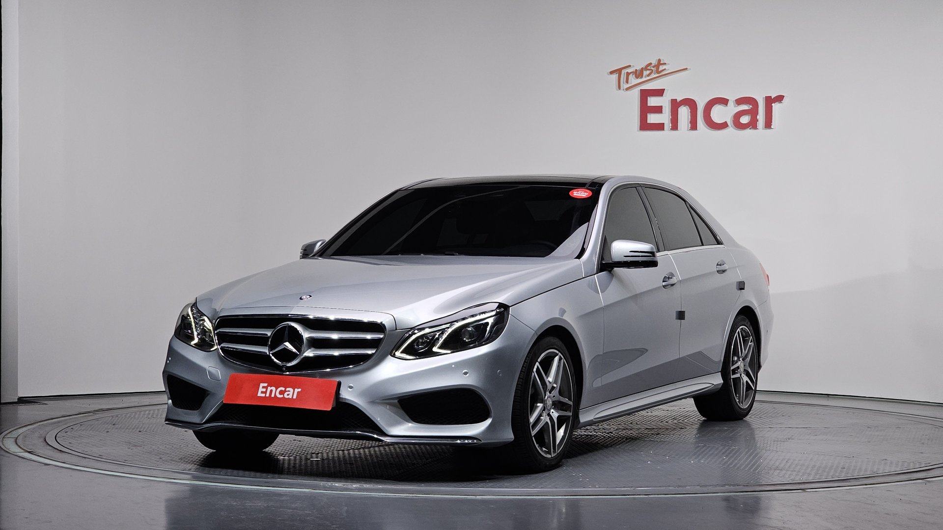 MERCEDES-BENZ E-CLASS - View 1
