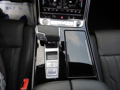 2021 AUDI A8 photo 9