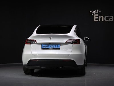 TESLA MODEL Y - 4