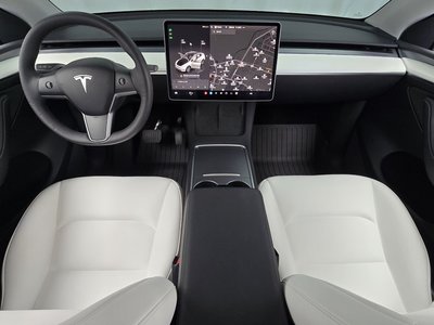 TESLA MODEL Y - 5