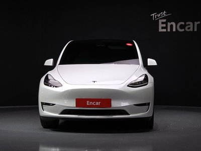TESLA MODEL Y - 2
