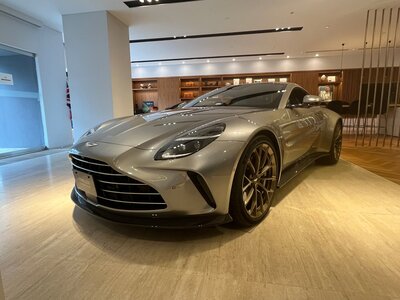 ASTON MARTIN VANTAGE