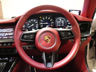 2022 Porsche 911 — миниатюра 32
