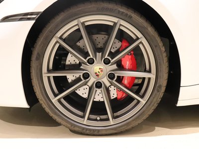 2022 Porsche 911 — миниатюра 18