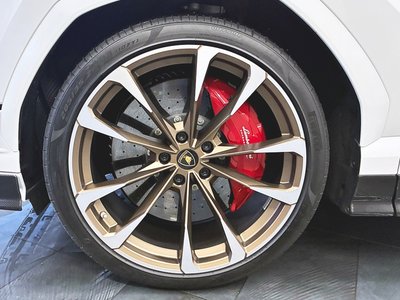 LAMBORGHINI URUS - 3