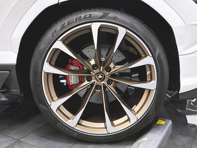 LAMBORGHINI URUS - 8