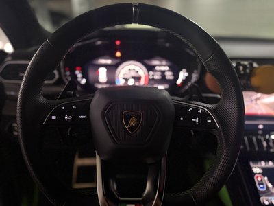 2021 Lamborghini URUS photo 6