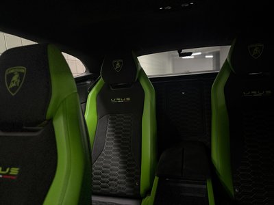 2021 Lamborghini URUS thumbnail 12
