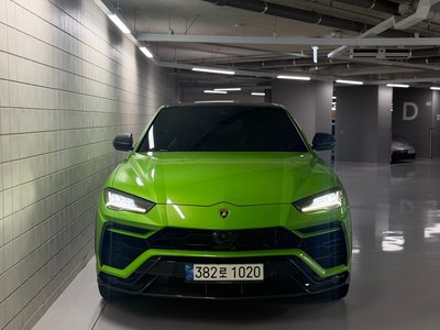 2021 Lamborghini URUS photo 1