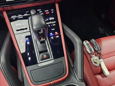 صورة 9 لـ 2022 Porsche CAYENNE